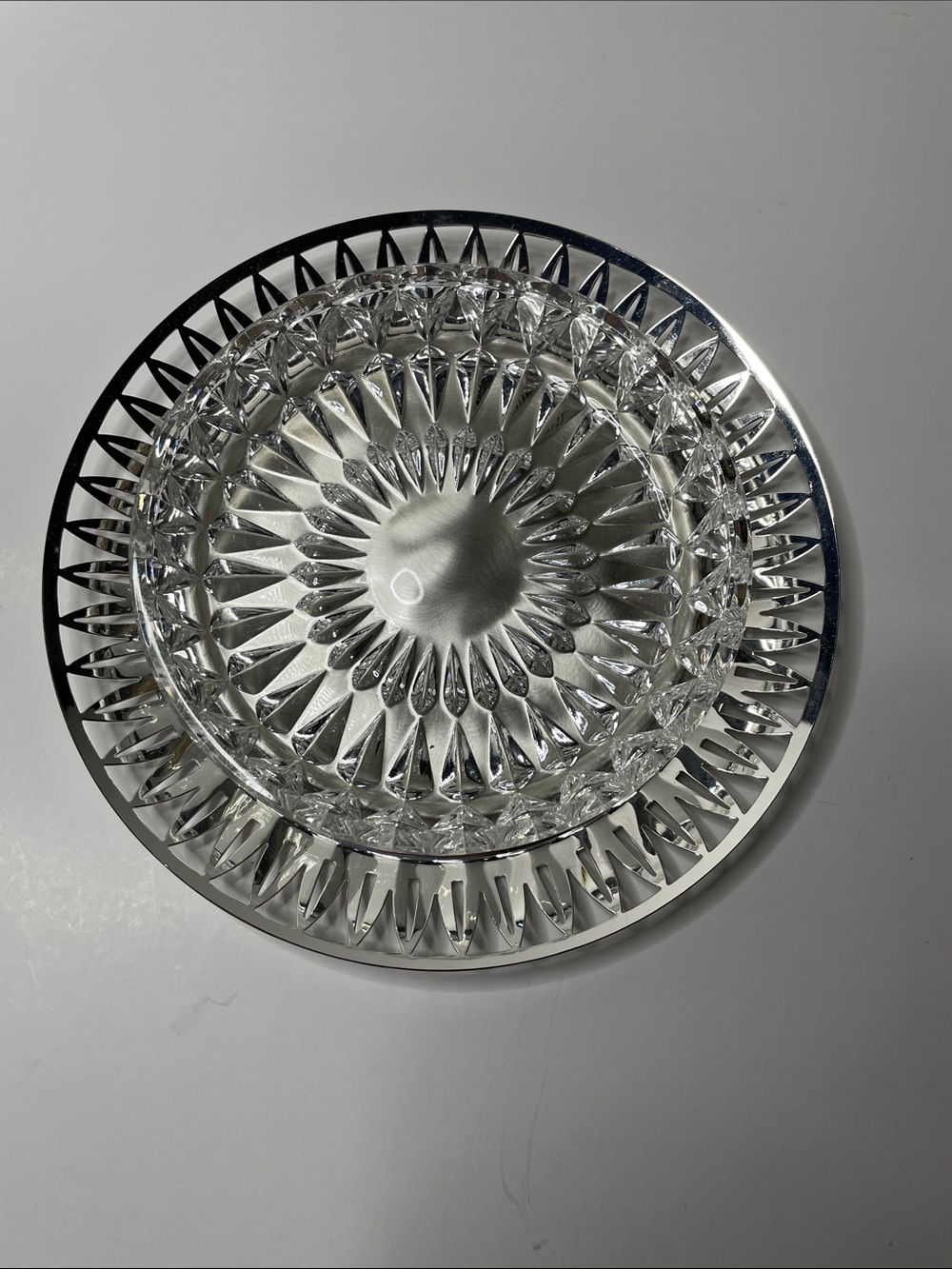 Vintage 1974 Ilkora Crystal Serving Bowl with Silver-Plated Rim - Picture 2 of 8